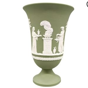 1971 English Wedgwood Jasperware Green and White